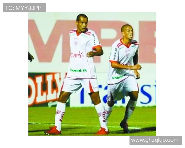 巴西足球传奇：14位最强明星球员的辉煌历程与成就分析